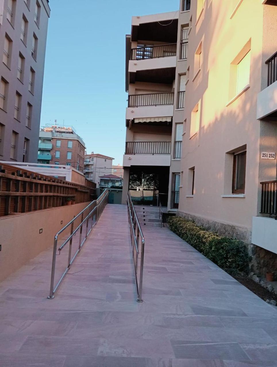 Espectaculares Vistas Al Mar En Segur De Calafell Lägenhet Exteriör bild